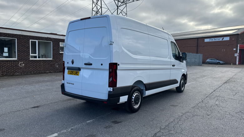 Renault Master Mwb Diesel Fwd MM35 Blue dCi 130 Advance Medium Roof Van